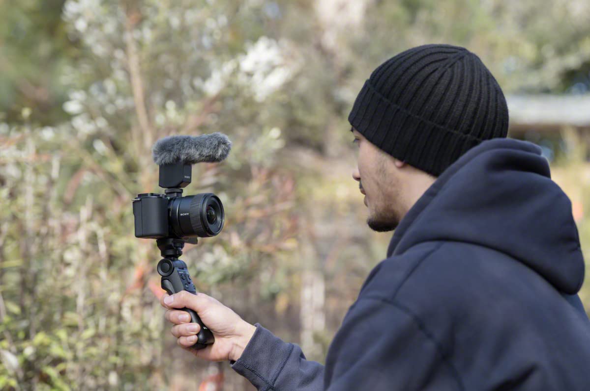 sony-sel11f18-objetivo-gran-angular-aps-c-de-11-mm-f1-8-montura-e-para-vlogging- image 5