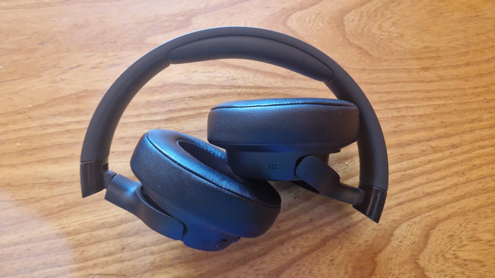 Buenos auriculares, pero el estuche es grande