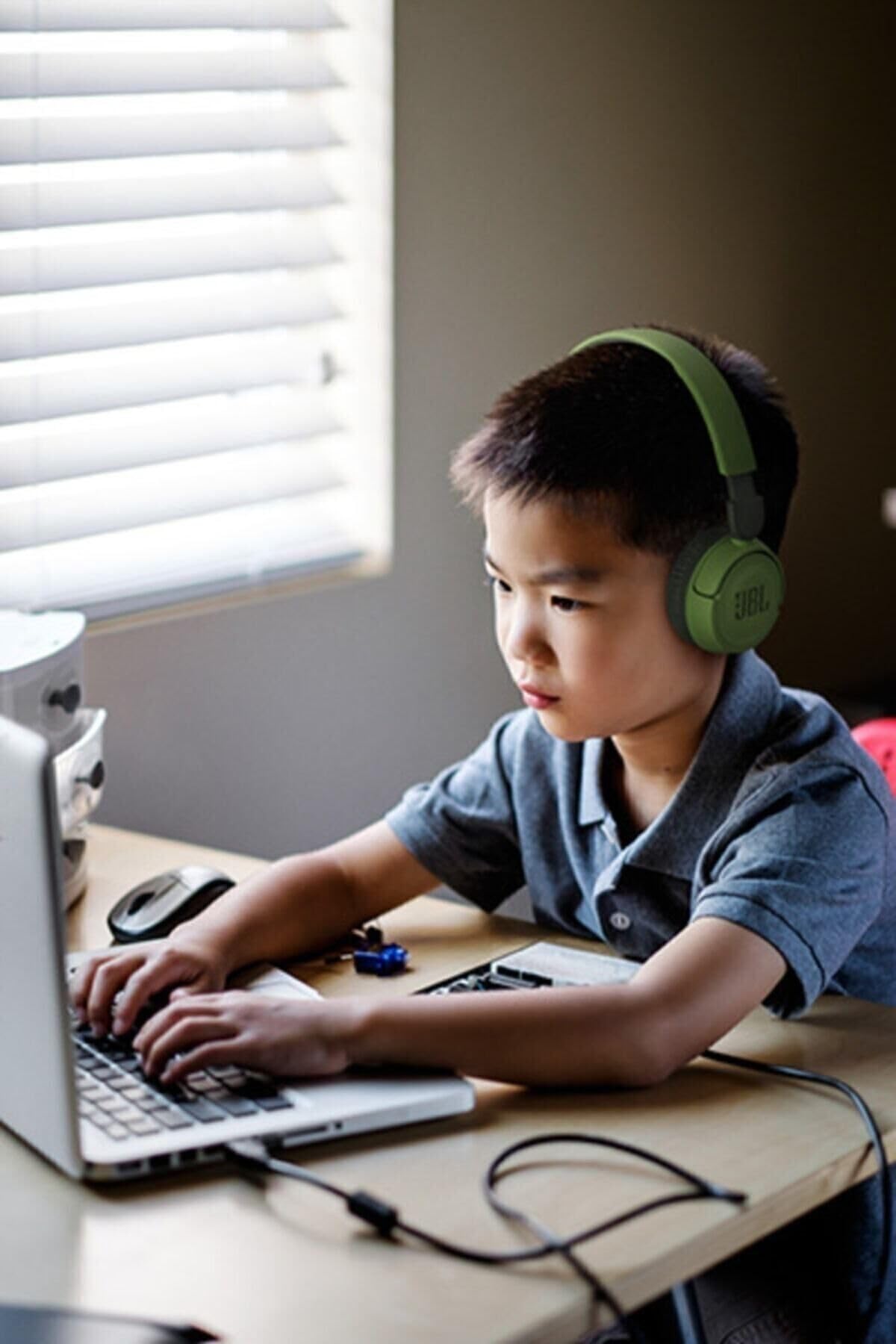 jbl-jr-310-bt-children-s-bluetooth-headphones-green image 7