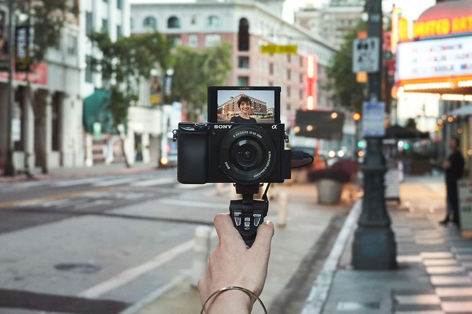 sony-alpha-6100-c-mara-mirrorless-aps-c-con-objetivo-zoom-16-50mm-color-negro image 8