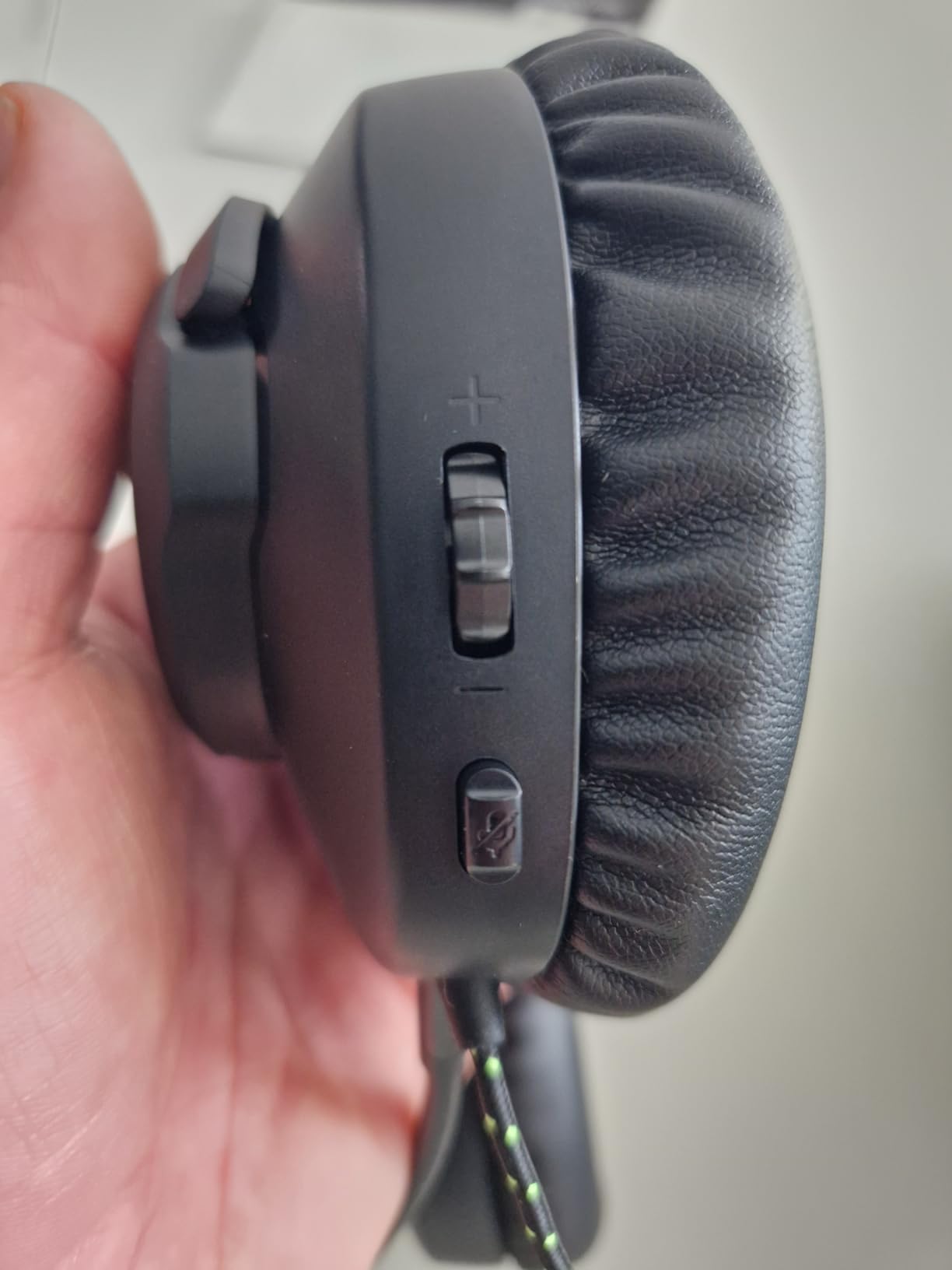 Buenos, aunque el micrófono es extraíble