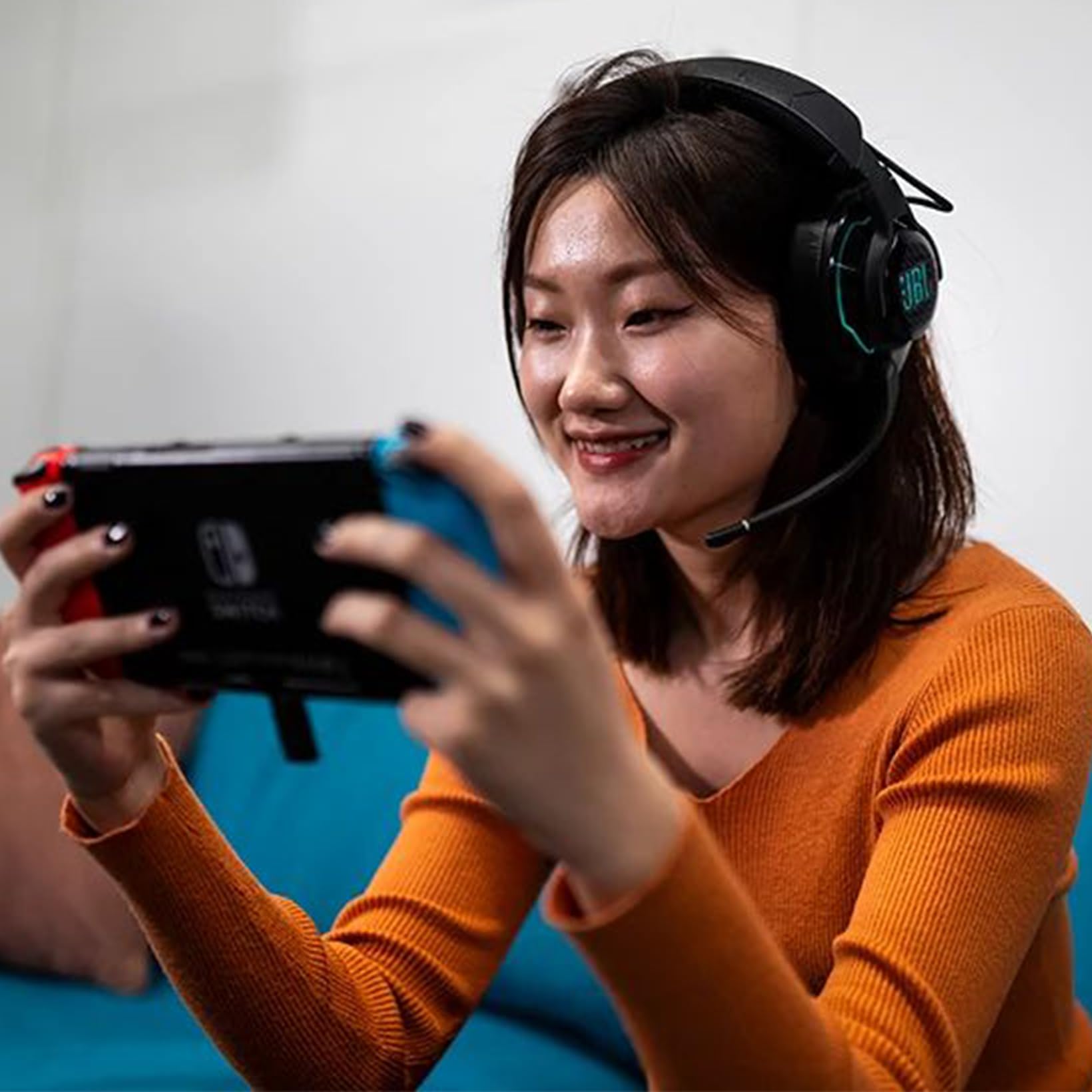 jbl-quantum-910-wireless-gaming-headset-with-head-tracking-7-1-surround-sound-bo image 7